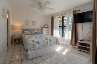 16809 Davis Rd in Ft. Myers, FL - Building Photo