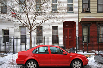 180 Meserole St in Brooklyn, NY - Building Photo - Building Photo