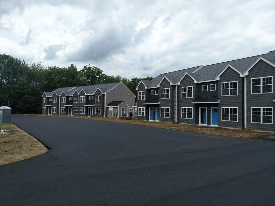 117 Cemetery Rd in Berwick, ME - Foto de edificio