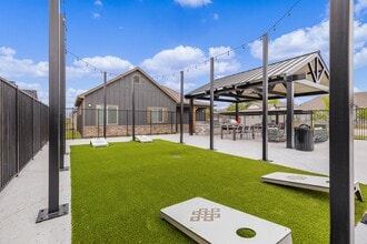Avilla Rio Oaks in Liberty Hill, TX - Foto de edificio - Building Photo