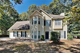 5855 Shadewater Dr in Cumming, GA - Building Photo