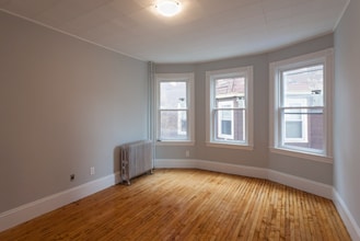38 Cherry St, Unit 1 in Somerville, MA - Foto de edificio - Building Photo