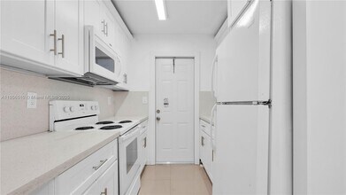 806 N 24th Ave in Hollywood, FL - Foto de edificio - Building Photo