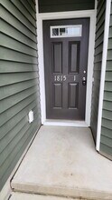1815 Fox Den Way in Greenville, NC - Foto de edificio - Building Photo