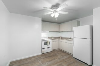 Parkview Court in Yeadon, PA - Foto de edificio - Interior Photo