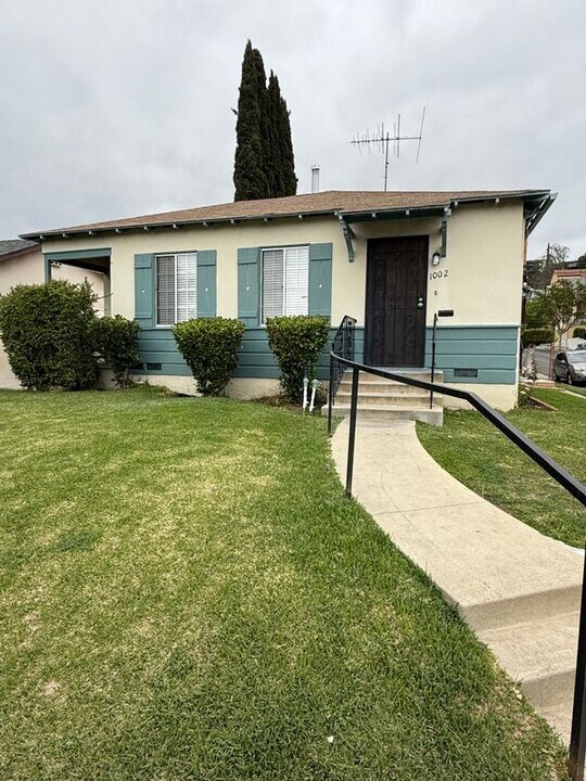 1002 Tyler St in Glendale, CA - Building Photo