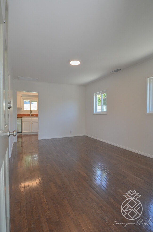 2657 Piedmont Ave in Montrose, CA - Foto de edificio - Building Photo