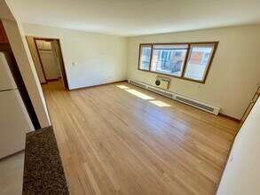 5450 W Higgins Ave, Unit 2 in Chicago, IL - Building Photo - Building Photo