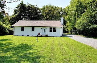 106 Robinhood Cir in Hendersonville, TN - Building Photo