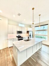 2528 N Fitzhugh Ave in Dallas, TX - Building Photo - Building Photo