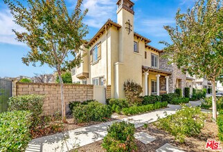 23902 Brescia Dr in Santa Clarita, CA - Building Photo - Building Photo