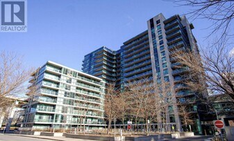 209 Fort York Blvd in Toronto, ON - Building Photo