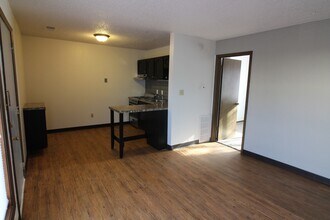 1106-1110 Kent Circle in Waterloo, IA - Building Photo - Building Photo