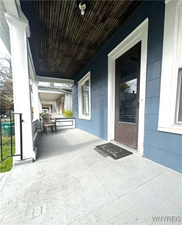 property at 1820 1/2 Whitney Ave