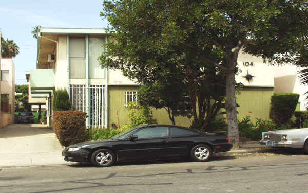 1041 N Ogden Dr in West Hollywood, CA - Building Photo