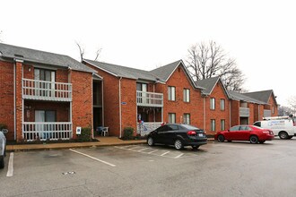 St. Charles Place in New Albany, IN - Building Photo - Building Photo