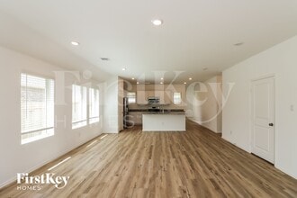 5212 Winding Strm Dr in Rosenberg, TX - Foto de edificio - Building Photo