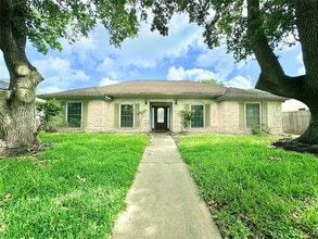 7914 Candle Ln in Houston, TX - Building Photo - Building Photo