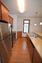 2224 Regent St, Unit #101 in Madison, WI - Foto de edificio - Building Photo