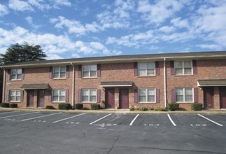 Fairmeadow Townhomes in Greenville, SC - Foto de edificio - Building Photo