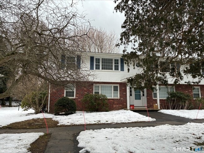 26 College St in Clinton, CT - Foto de edificio - Building Photo