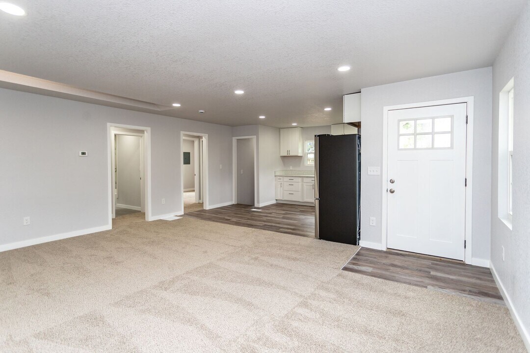 823 Costilla St in Colorado Springs, CO - Building Photo