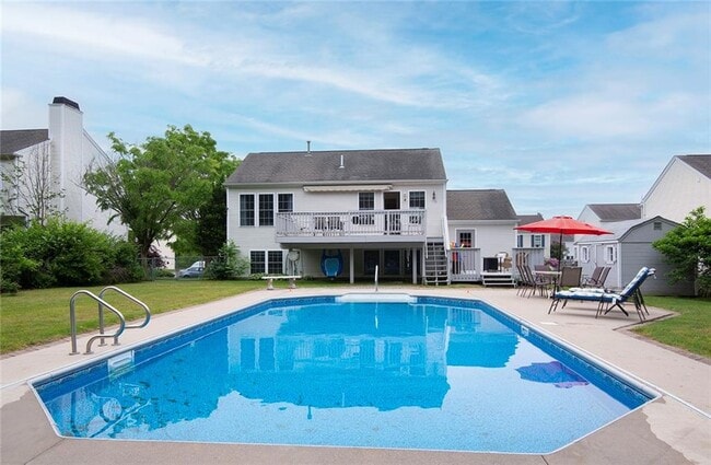 32 Tum-A-Lum Cir in Westerly, RI - Building Photo - Building Photo