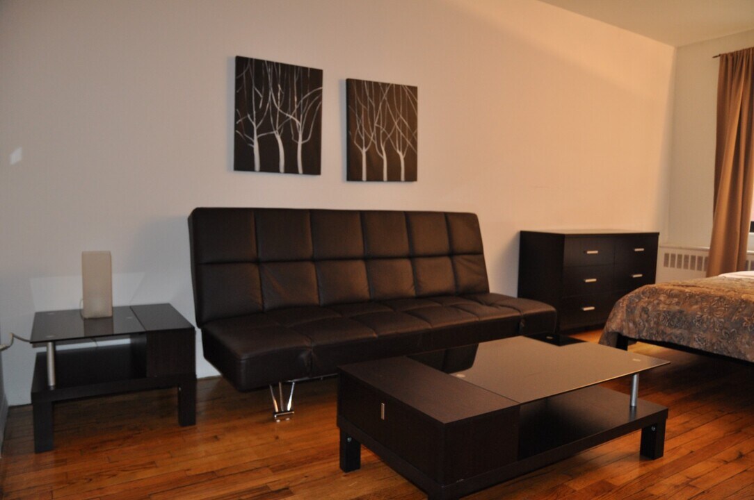 165 E 89th St in New York, NY - Building Photo