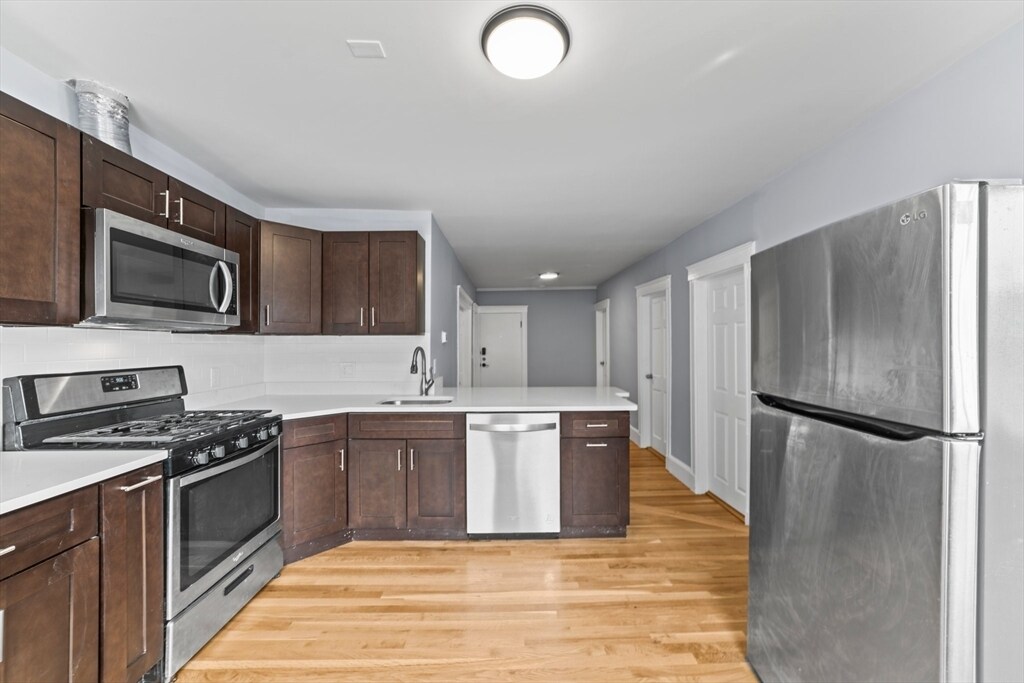 516 Washington St in Boston, MA - Building Photo