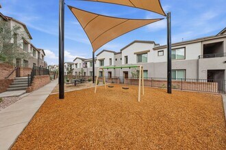 1529 Layla Crossing Ave in Henderson, NV - Building Photo - Building Photo