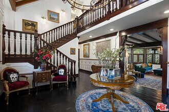 11247 Briarcliff Ln in Los Angeles, CA - Building Photo - Building Photo