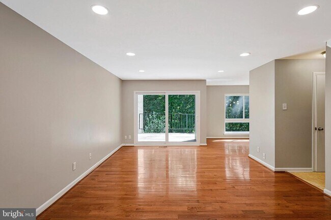 11069 Saffold Way in Reston, VA - Building Photo - Building Photo