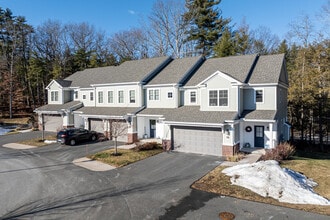 Highcroft Townhomes in Weatogue, CT - Building Photo - Building Photo