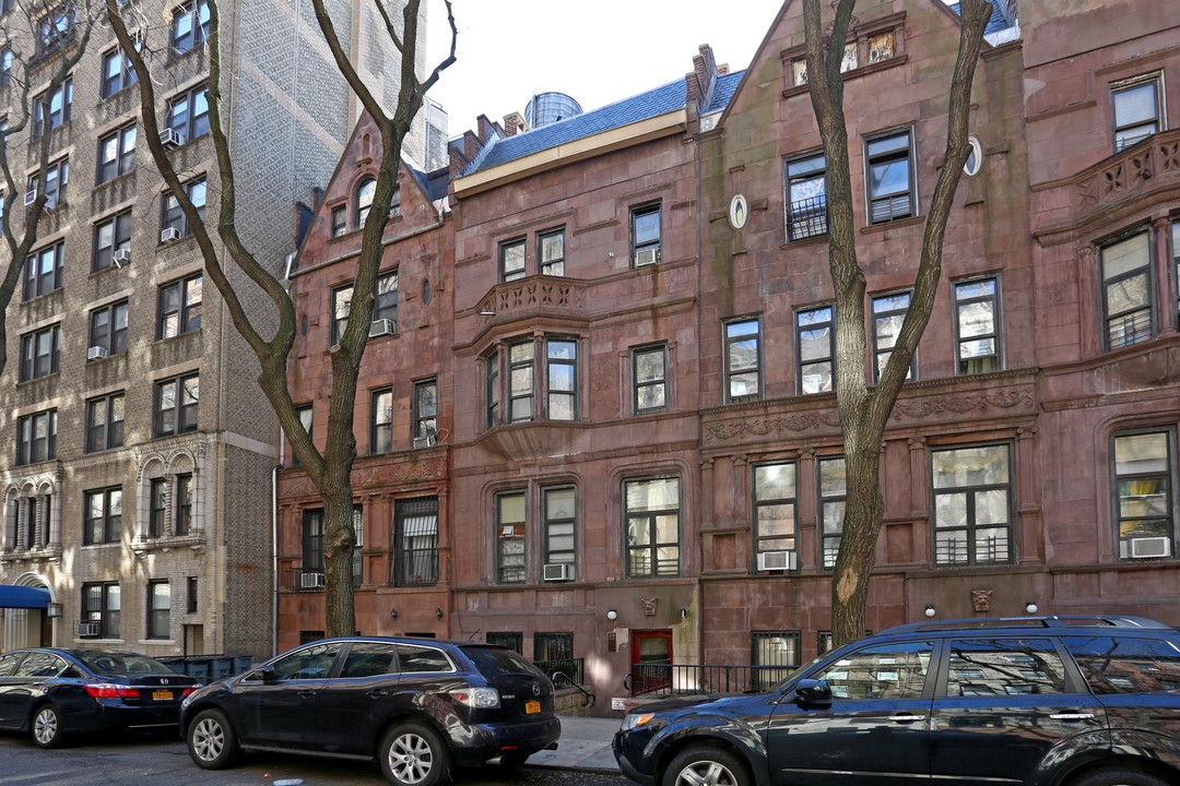 38 W 90th St in New York, NY - Building Photo