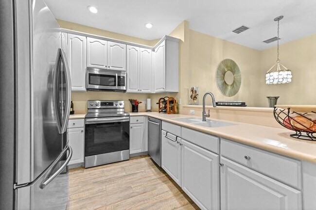 property at 3043 Grandiflora Dr