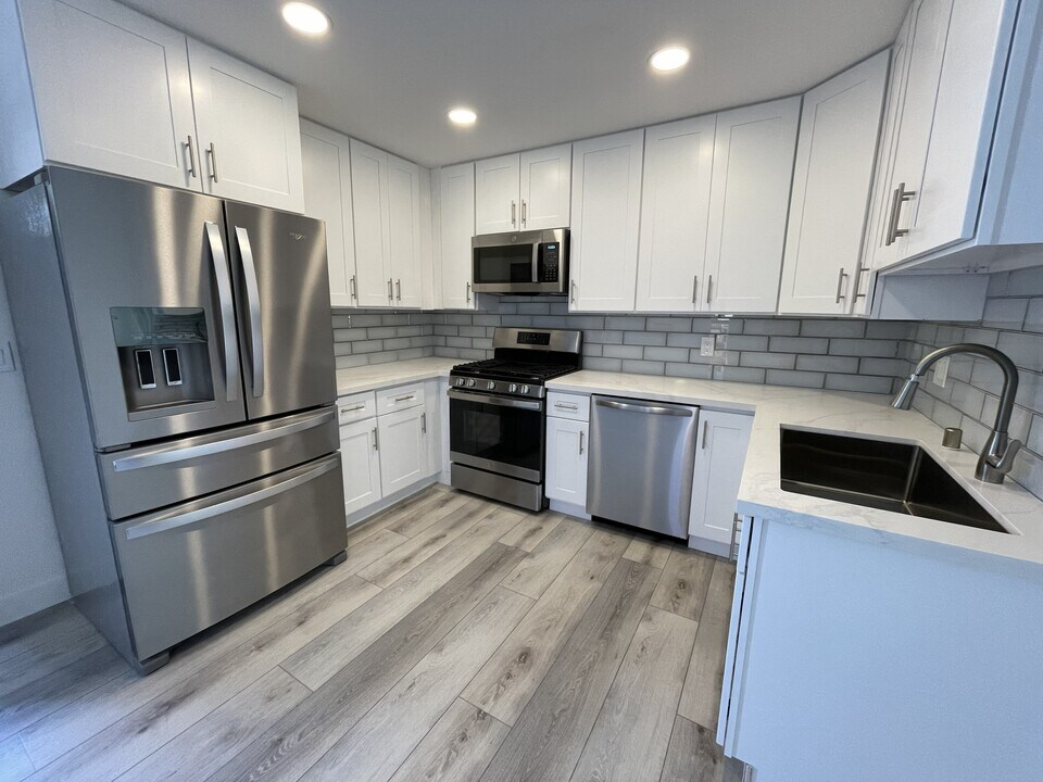 361 Cedar St in El Cajon, CA - Foto de edificio