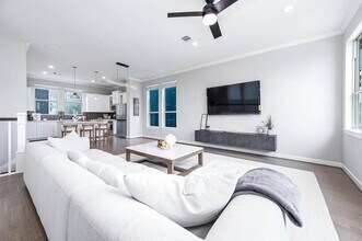 2022 Groveland Glen Dr in Houston, TX - Foto de edificio - Building Photo