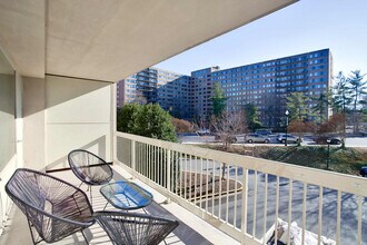 1600 S Eads St in Arlington, VA - Building Photo - Building Photo