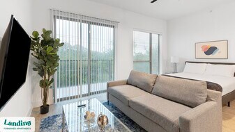 650 E Sycamore St in Denton, TX - Building Photo