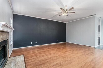 9850 Pagewood Ln in Houston, TX - Foto de edificio - Building Photo