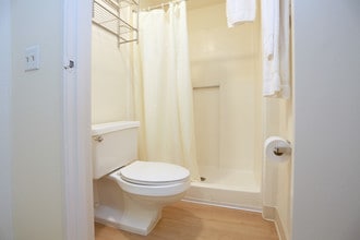 Vantaggio Suites Hillcrest in San Diego, CA - Building Photo - Interior Photo