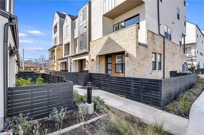 property at 3905 Vantage Dr