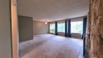 19124 61st Place NE, Unit Apt 2B in Kenmore, WA - Building Photo