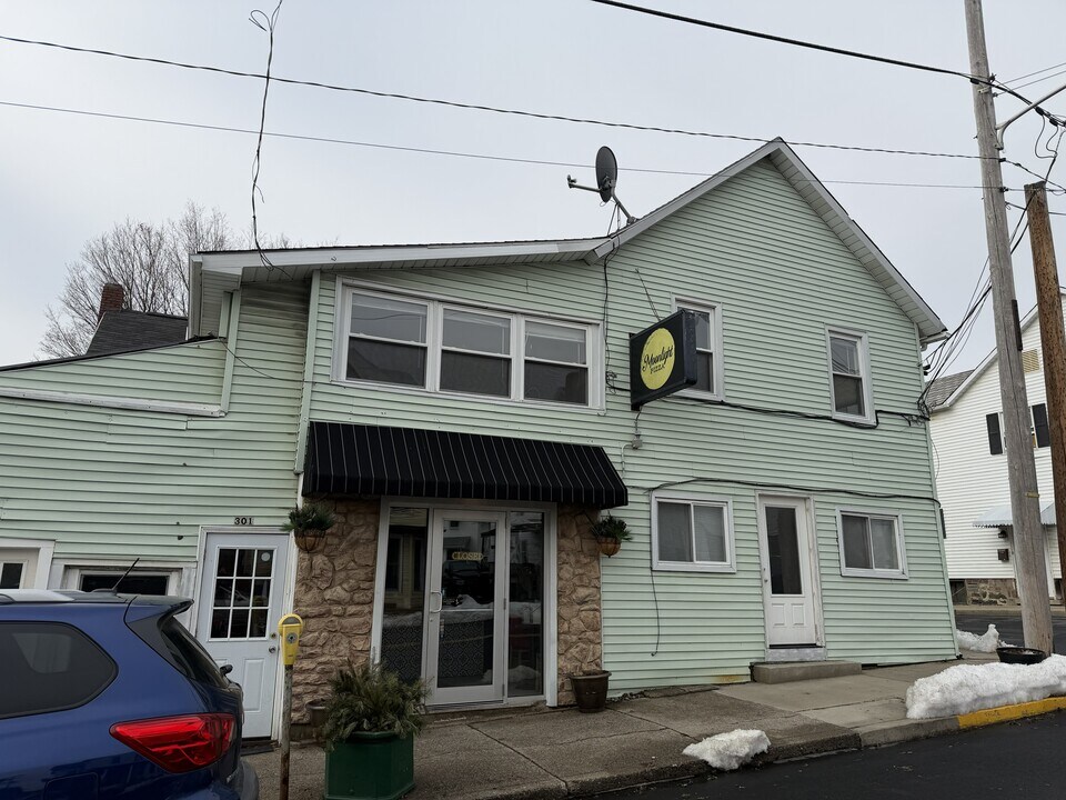 301 S Robinson Ave in Pen Argyl, PA - Foto de edificio