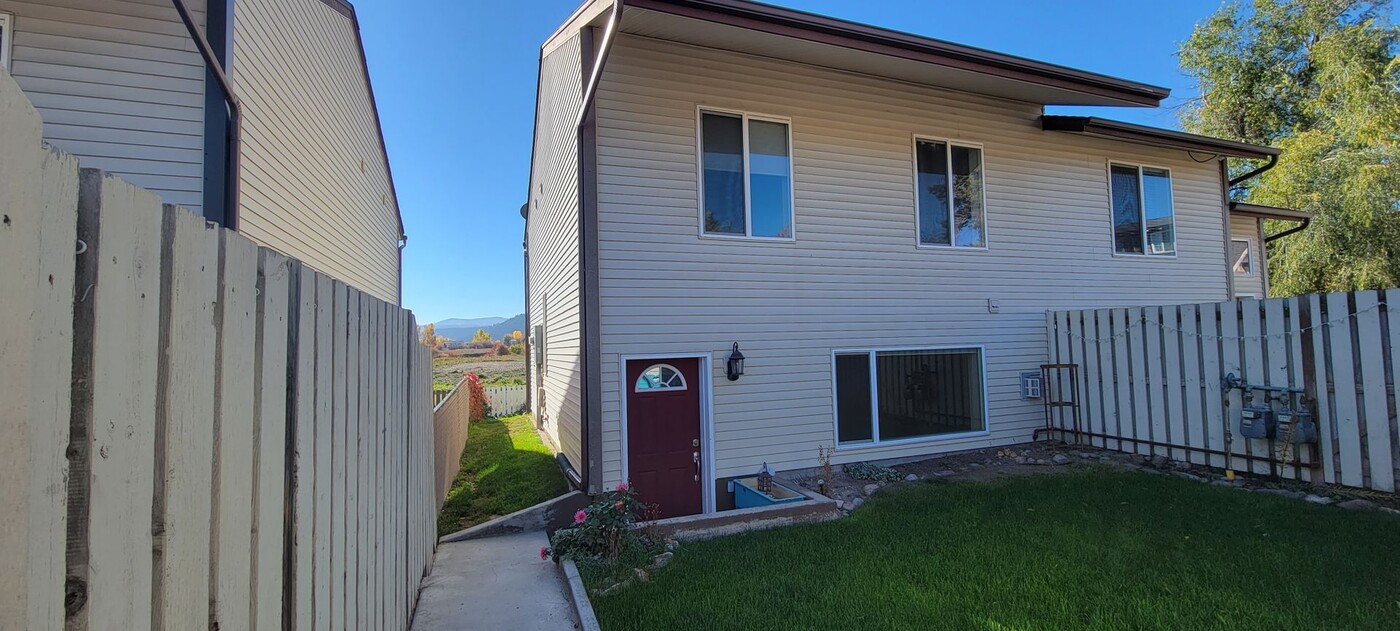 538 Sunnyside Dr in Kalispell, MT - Building Photo