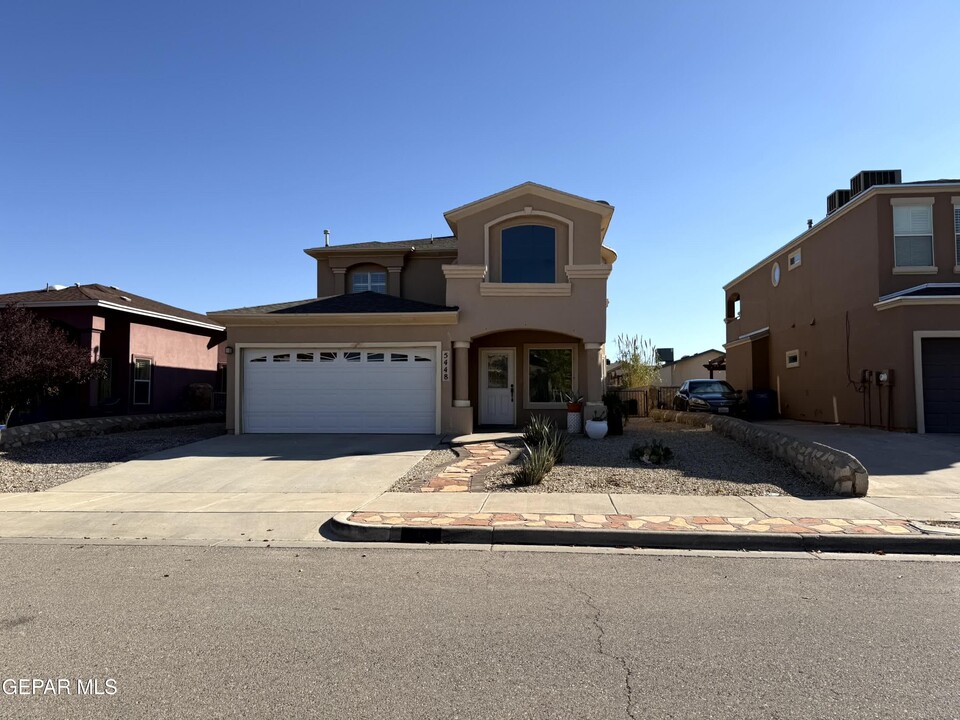 5448 Ignacio Frias Dr in El Paso, TX - Foto de edificio