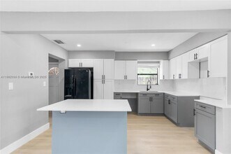 3801 N 66th Ave in Hollywood, FL - Building Photo - Building Photo