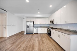 3265 Bird Ave in Miami, FL - Foto de edificio - Building Photo