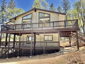 13232 Rocky Ln in Grass Valley, CA - Building Photo
