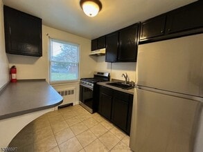 17 Carolyn Terrace in Roselle, NJ - Building Photo - Building Photo